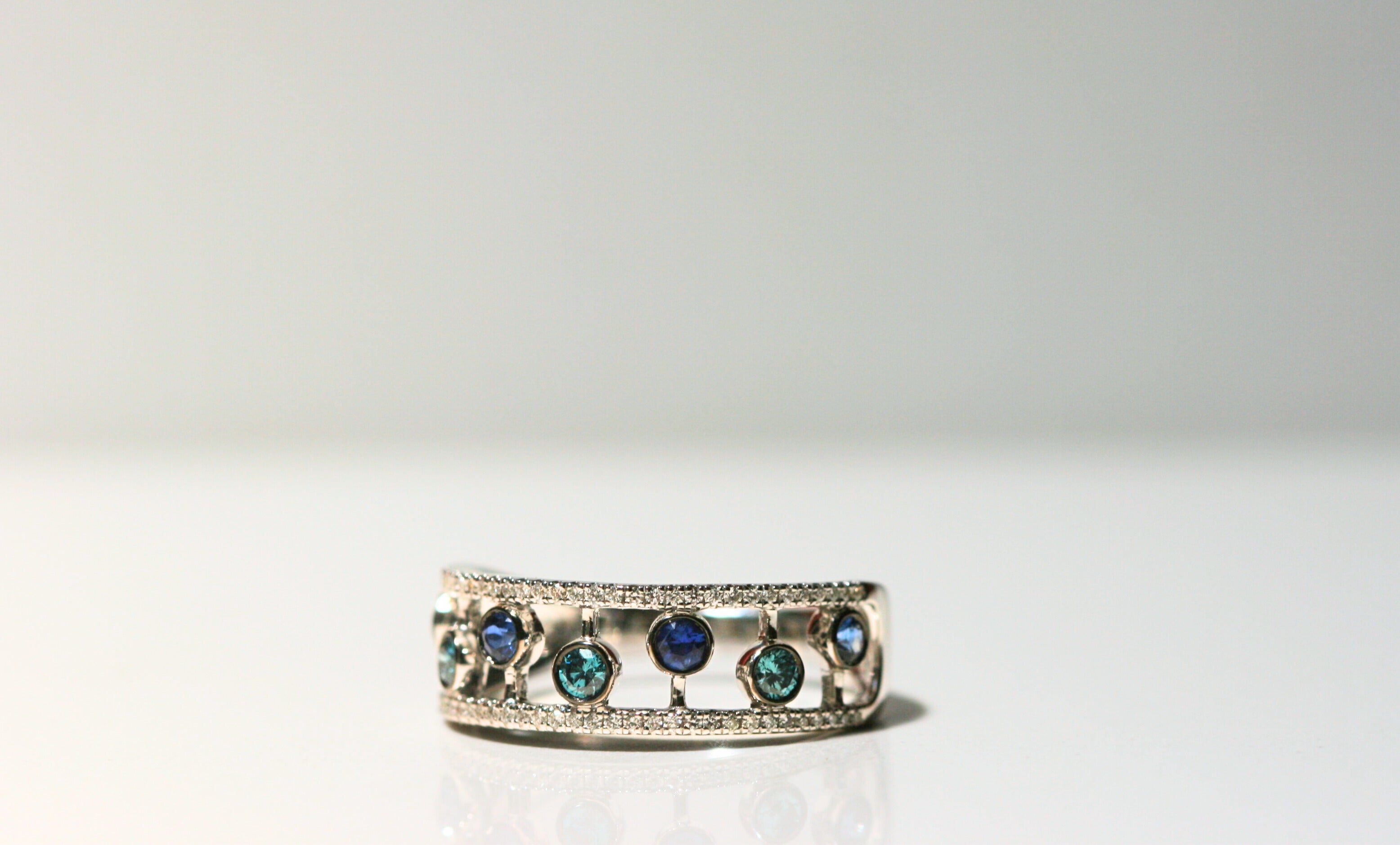 FREE SHIPPING Vintage eternity ring, green and blue stones, outlets 9ct Gold and silver