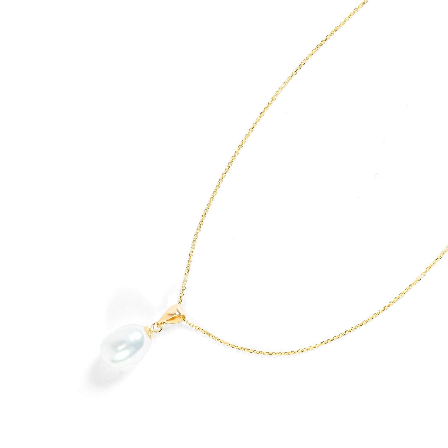 "Luster" Oval Cultured 8mm Pearl Pendant in 14k yellow gold