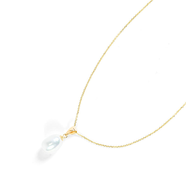 "Luster" Oval Cultured 8mm Pearl Pendant in 14k yellow gold